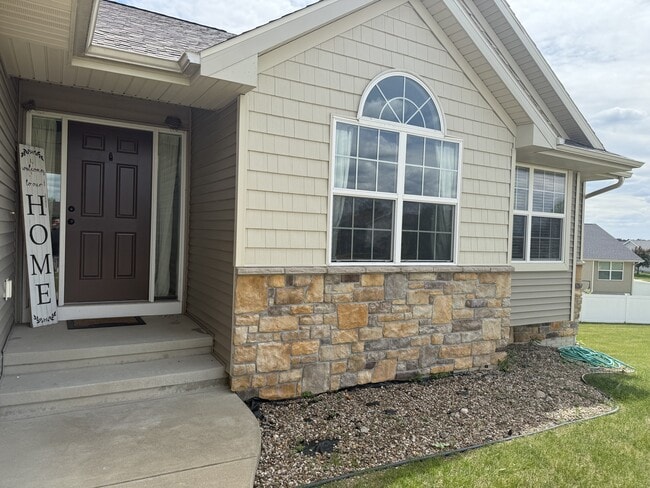 487 Battle Creek Dr in Marion, IA - Building Photo - Building Photo