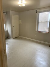 916 Elsinore Pl, Unit 2nd floor apartment in Chester, PA - Building Photo - Building Photo