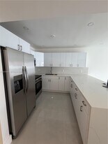 6070 W 19th Ave in Hialeah, FL - Building Photo