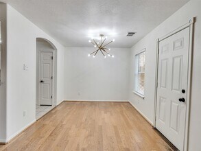 8207 Spring Wind Ln in Houston, TX - Building Photo - Building Photo