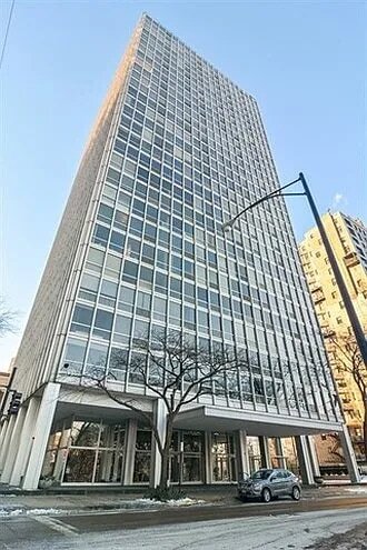 2400 N Lakeview Ave, Unit 317 in Chicago, IL - Building Photo - Building Photo