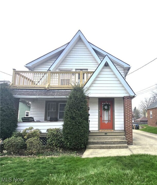 1736 17th St in Cuyahoga Falls, OH - Building Photo