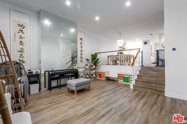 5848 Canterbury Dr in Culver City, CA - Building Photo - Building Photo