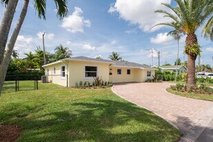 374 Linda Ln in West Palm Beach, FL - Building Photo