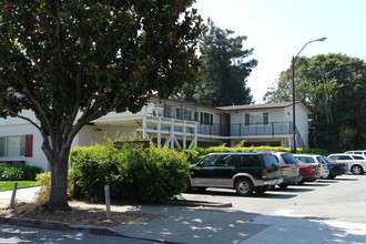 1207 Paloma Ave in Burlingame, CA - Building Photo - Building Photo