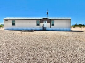 10 River Rd in Tularosa, NM - Building Photo