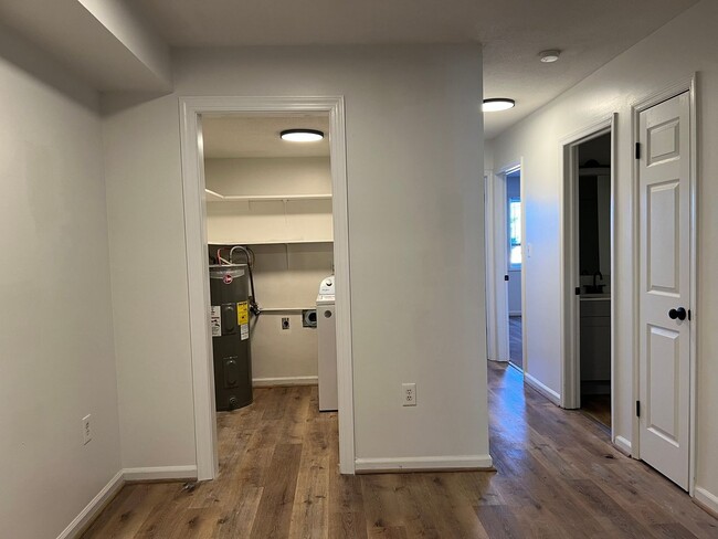 2119 Electric Rd in Cave Spring, VA - Building Photo - Building Photo