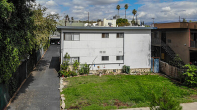 10931 Bloomfield St in North Hollywood, CA - Building Photo - Building Photo