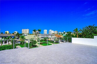 3800 Crayton Rd in Naples, FL - Foto de edificio - Building Photo