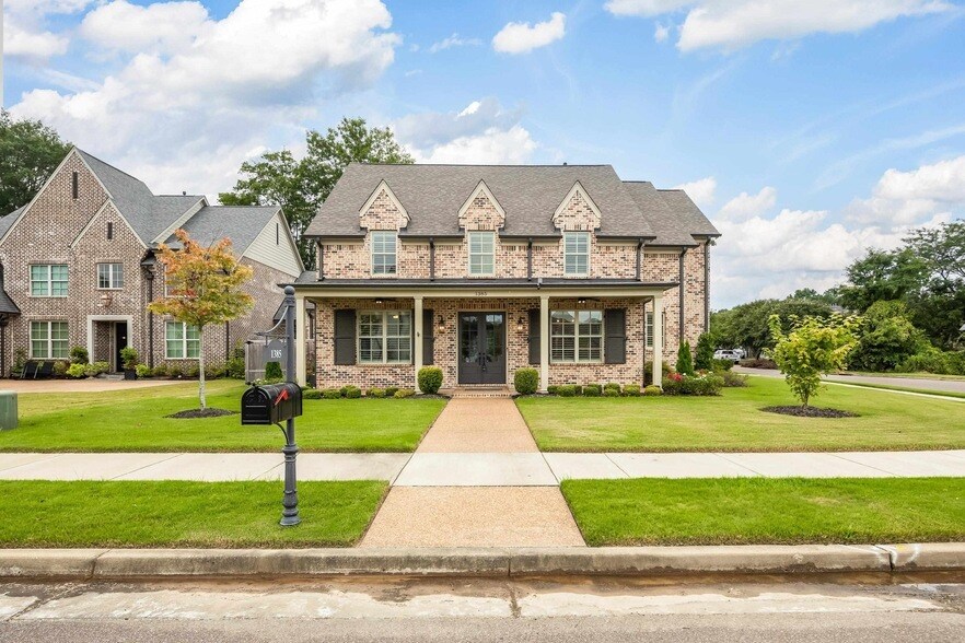 1385 Belfair Dr in Collierville, TN - Building Photo