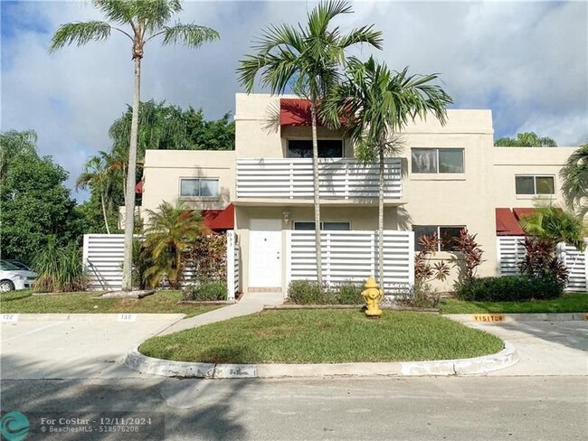 553 NW 98th Ave in Plantation, FL - Building Photo - Building Photo