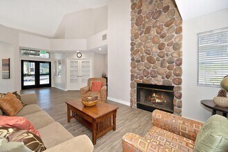 Forest Glen in Escondido, CA - Foto de edificio - Building Photo