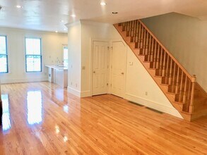 10 E Concord St in Boston, MA - Building Photo - Building Photo