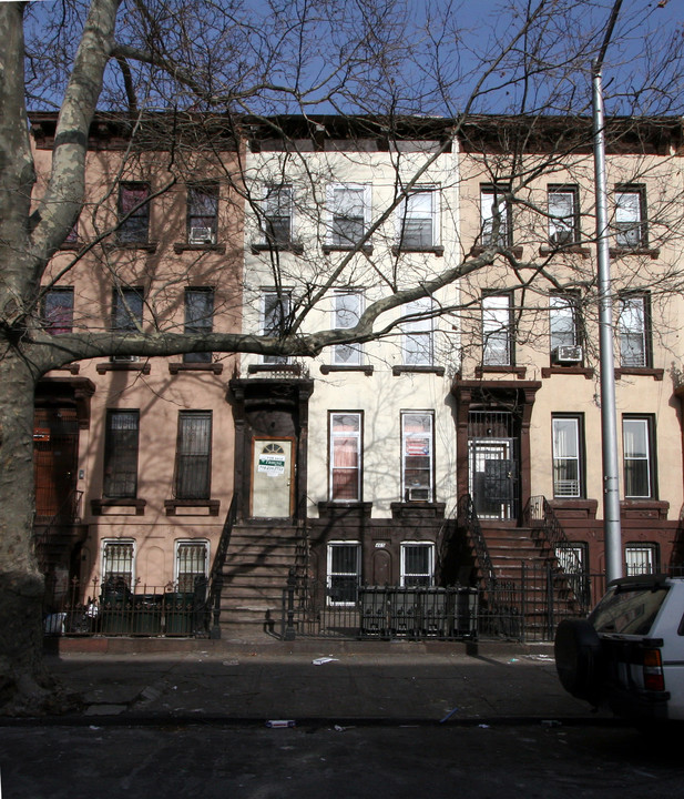 465 Kosciusko St in Brooklyn, NY - Building Photo