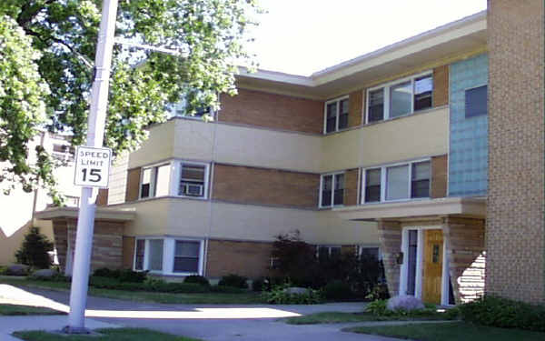 41-43 W Conti Pky in Elmwood Park, IL - Building Photo