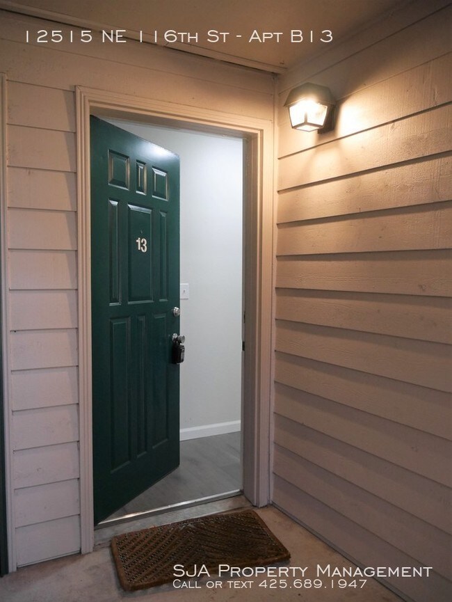 12515 NE 116th St-Unit -Apt B13 in Kirkland, WA - Building Photo - Building Photo