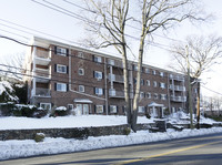 Palmer House in New Rochelle, NY - Foto de edificio - Building Photo