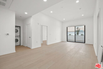 3977 Beverly Blvd in Los Angeles, CA - Building Photo - Building Photo