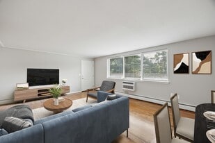 Eagle Rock Apartments at West Hartford in West Hartford, CT - Building Photo