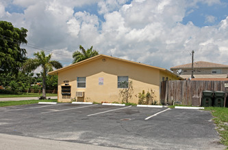 499 NW 42nd St in Fort Lauderdale, FL - Building Photo - Building Photo