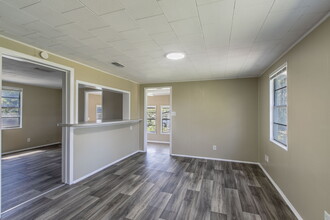 207 N Avenue U in Clifton, TX - Building Photo - Building Photo