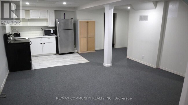 1556 Dellbrook Ave in Pickering, ON - Building Photo - Building Photo