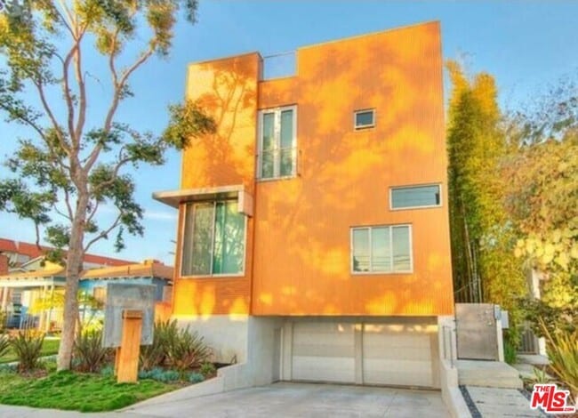 property at 2452 Penmar Ave