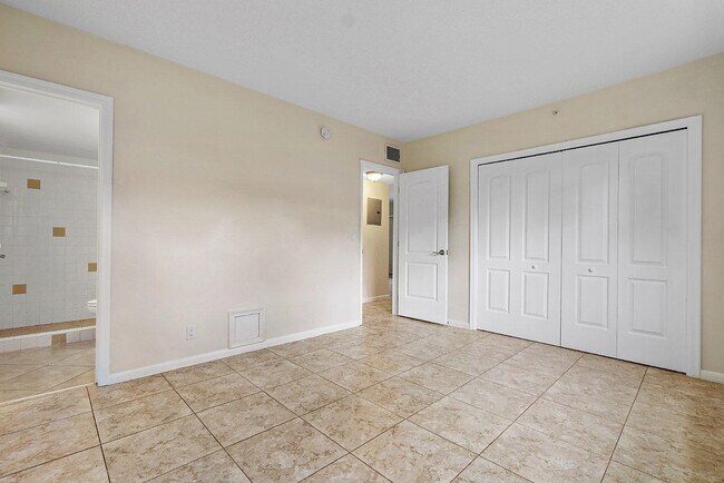 701 NE 7th Ave