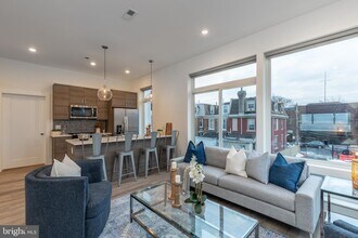 5545 Pulaski Ave, Unit 410 in Philadelphia, PA - Building Photo - Building Photo