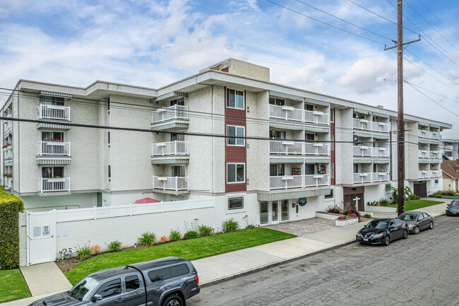 South Newport in Long Beach, CA - Foto de edificio - Building Photo