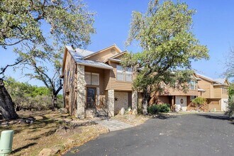 108 Courtside Cir in Spicewood, TX - Foto de edificio - Building Photo
