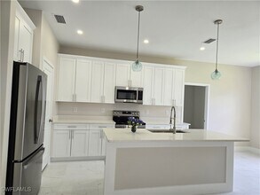 222 Victoria Ave S in Lehigh Acres, FL - Building Photo - Building Photo