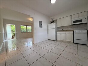 424 NE 64th St in Miami, FL - Building Photo - Building Photo