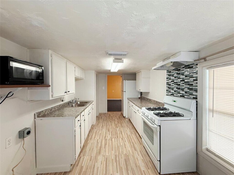 723-727 W 27th St in Houston, TX - Building Photo