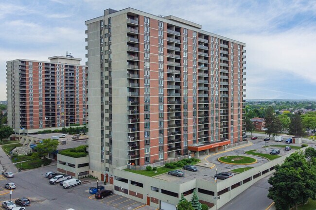 West Tower in Brampton, ON - Building Photo - Building Photo