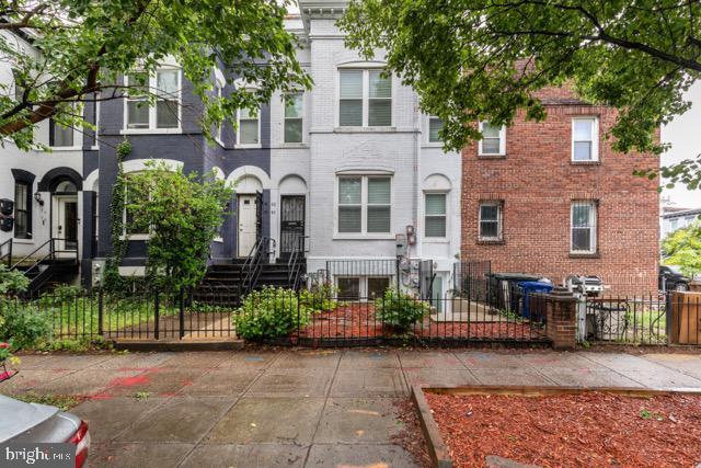 property at 82 Q St NW