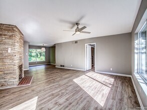 413 Garraty Rd in San Antonio, TX - Building Photo - Building Photo