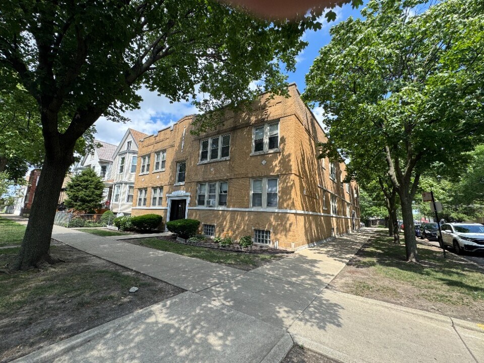 3570 W Henderson St, Unit 1 in Chicago, IL - Building Photo