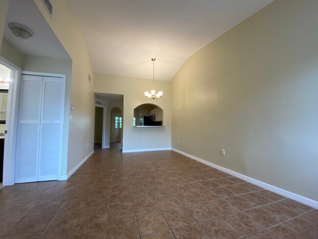 1320 SE 31st Ct, Unit 204 in Homestead, FL - Building Photo - Building Photo