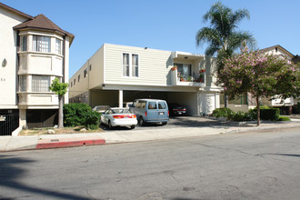 257 W Verdugo Ave in Burbank, CA - Foto de edificio - Building Photo