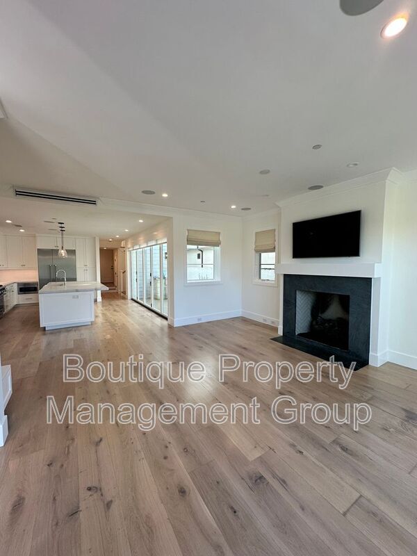 514 Avocado Ave in Newport Beach, CA - Building Photo - Building Photo