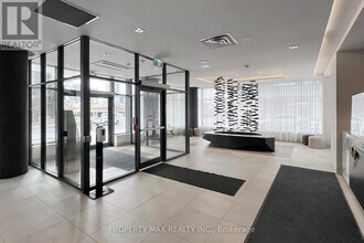 180 Fairview Mall Dr in Toronto, ON - Building Photo - Building Photo