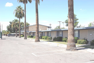 Columbus Square Apartments in Tucson, AZ - Building Photo - Building Photo