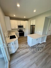 8425 Valley Spring Dr in De Soto, KS - Building Photo - Building Photo