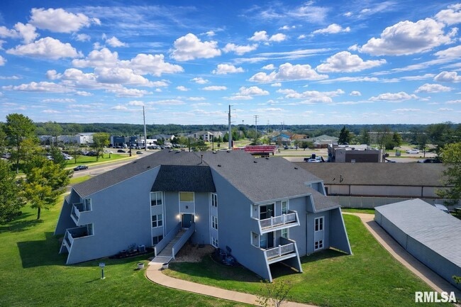 property at 2608 W Willowlake Dr