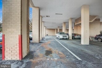 5500 Holmes Run Pkwy in Alexandria, VA - Building Photo - Building Photo