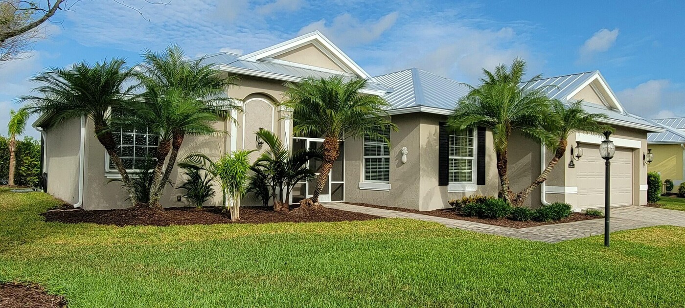 1135 Southlakes Way SW in Vero Beach, FL - Building Photo