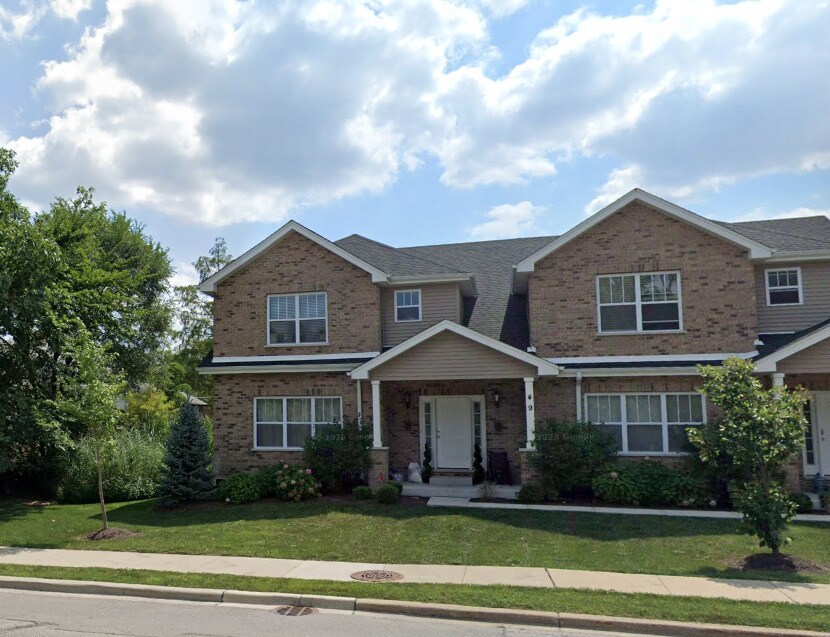 49 E 55th St in Westmont, IL - Building Photo