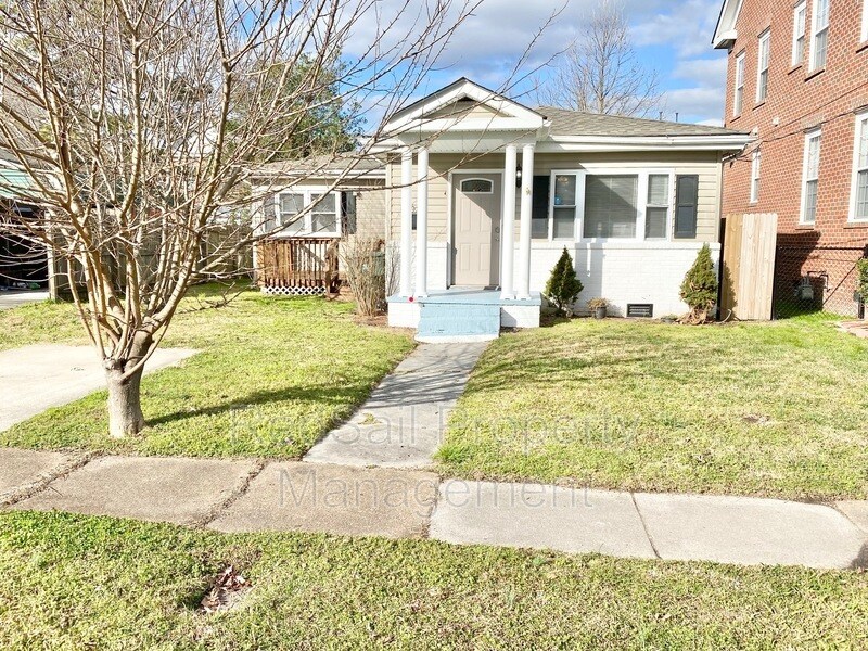 2922 Hollister Ave in Norfolk, VA - Building Photo