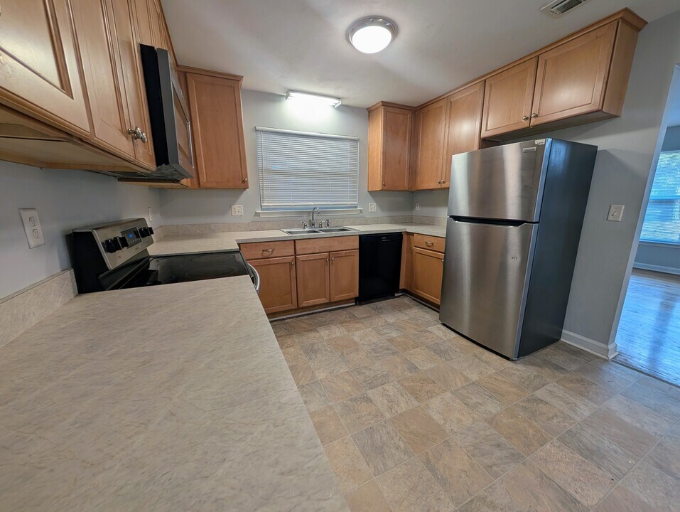 2114 High Rd in Tallahassee, FL - Building Photo